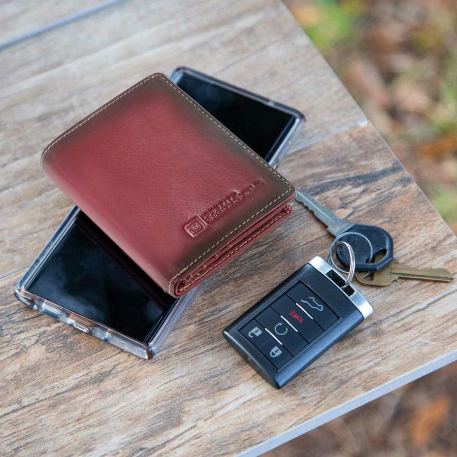 Maximum Storage in a Minimalist Wallet - RFID Secure - Five Leather Colors - Magnetic Closure